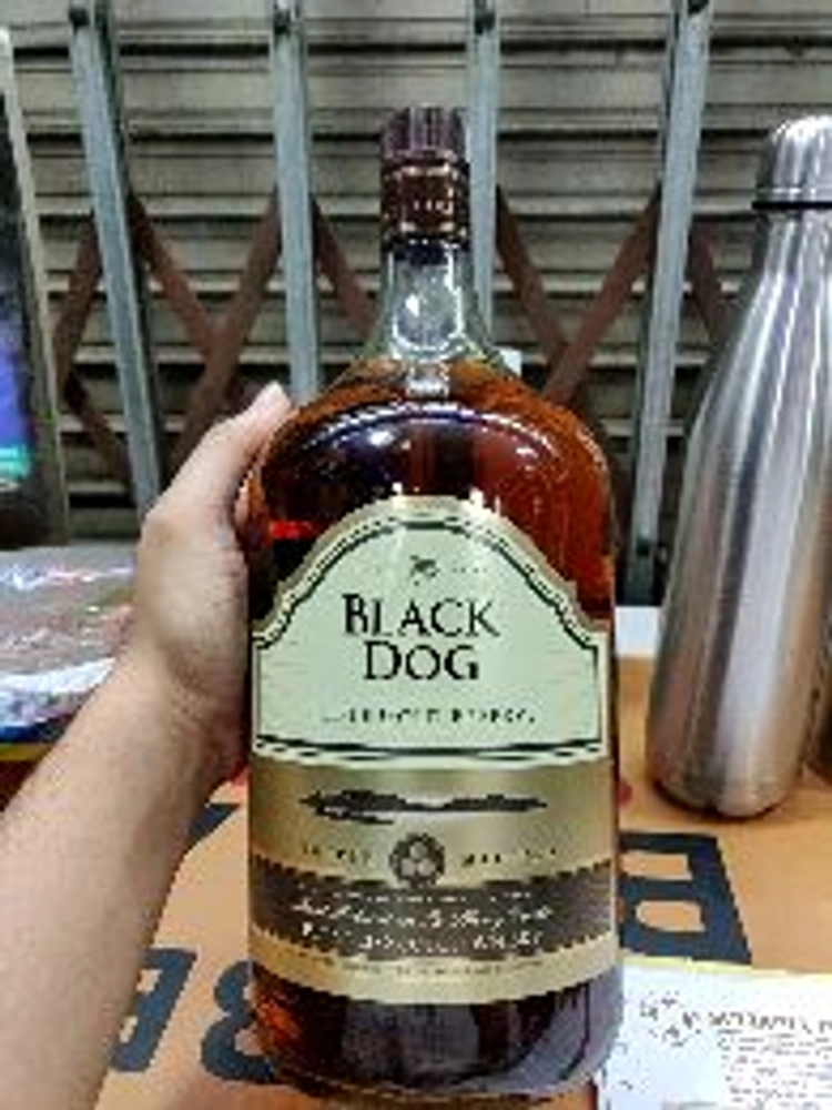 Buy Black Dog Triple Gold Reserve 2 Litre online from UNCLE'S WINE