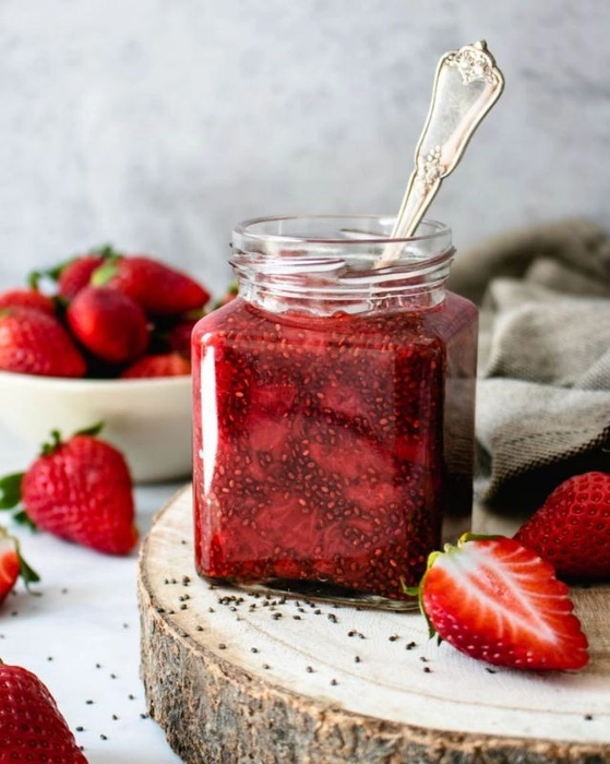 Strawberry Jam - No Refined Sugar Sweetened with Dates 🟢