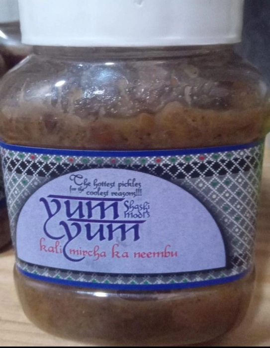 Achar Kali mircha Ka neembu