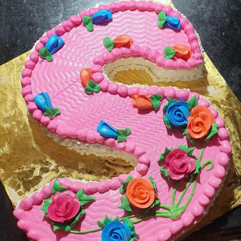 Custom Letter Cake. Birthday Cakes Decorated with Fruits and Macarons |  Cumpleaños, Pasteles de cumpleaños, Decoración de unas