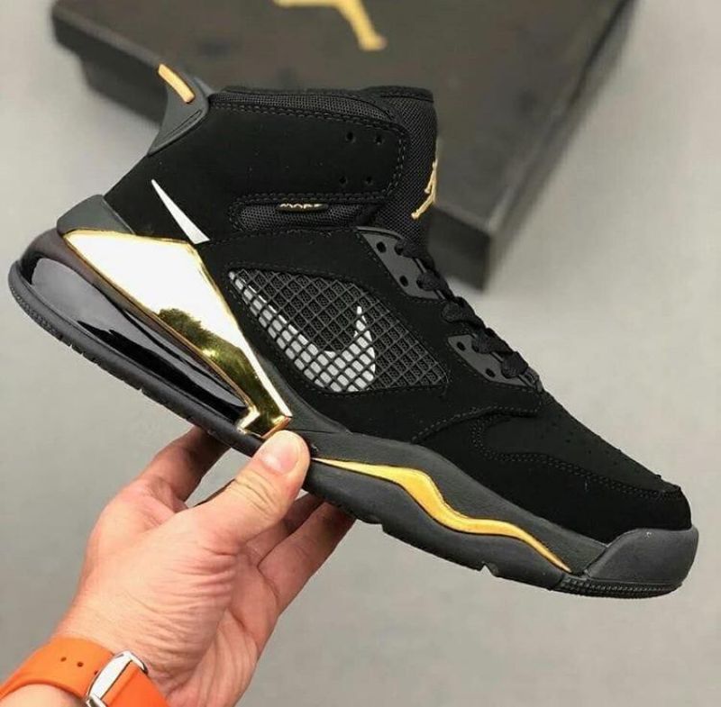 Jordan mars 270 black gold sales
