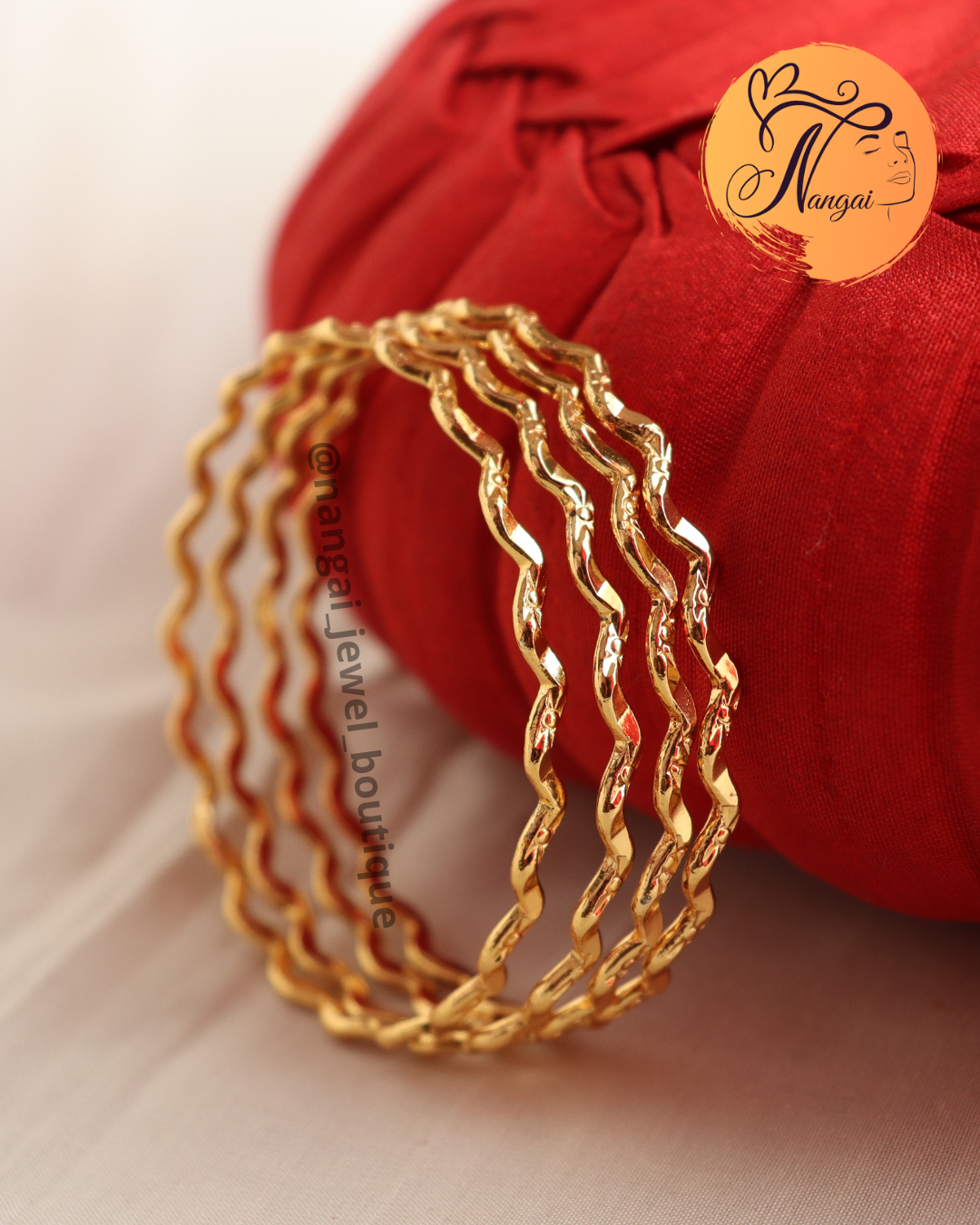 Gold bangles zig hot sale zag design