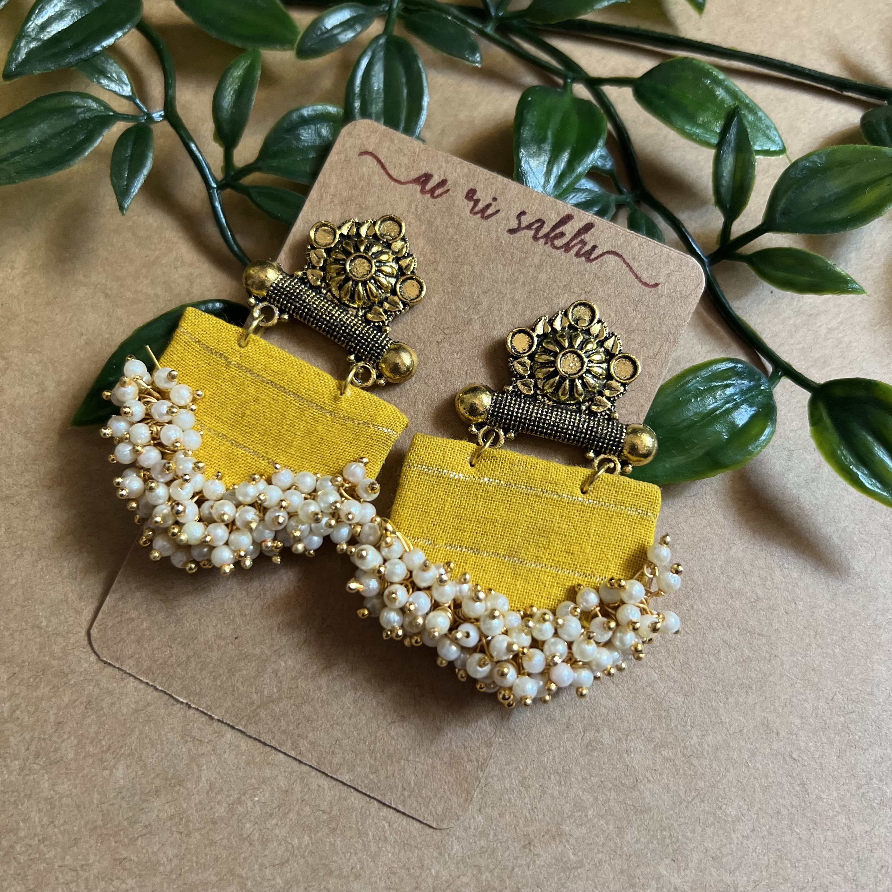 Yellow 14K gold earrings - yellow zircon in holder, studs with screwback, 5  mm | Jewelry Eshop