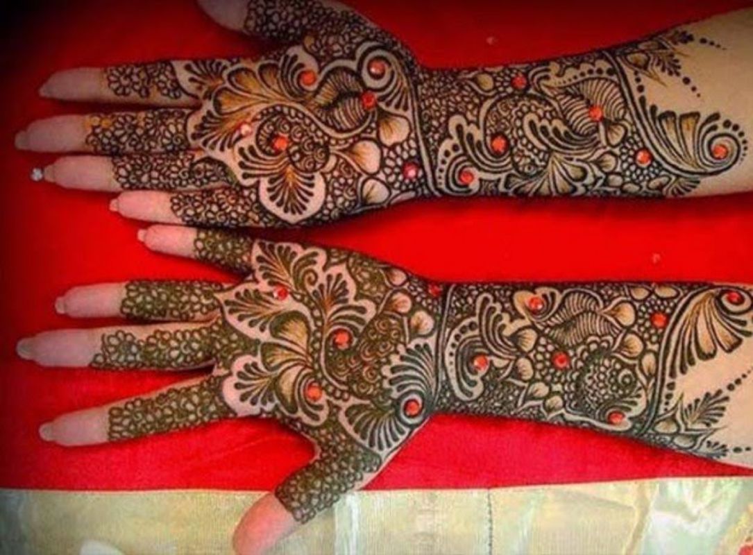 30 Jaw-Dropping Mehendi Designs for Your Wedding Day - Swagrani