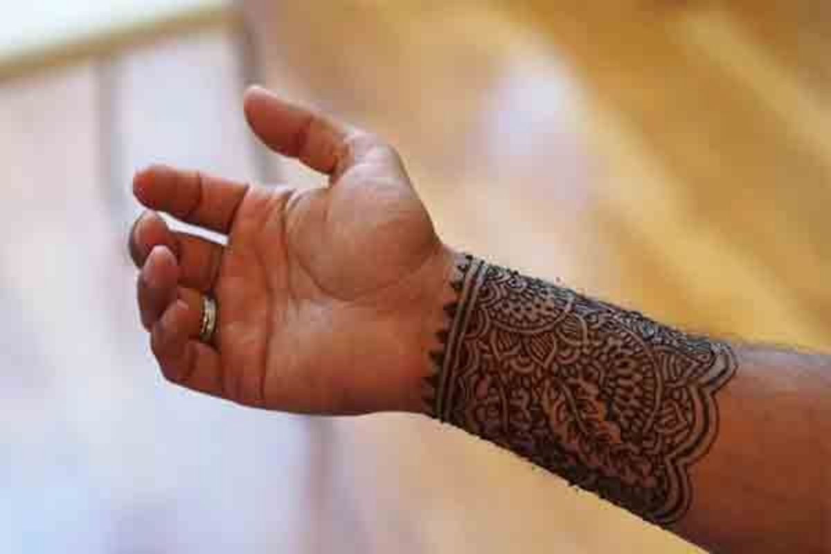 Tattoo uploaded by Tahsena Alam • Mehndi Inspired Hand and Finger tattoos:  A lot of artists will say this can not be done. Ive been doing fine-line  finger tattoos like this for