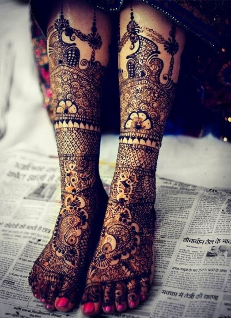 Elevate Your Bridal Look With Trendy Leg Mehendi Designs | HerZindagi