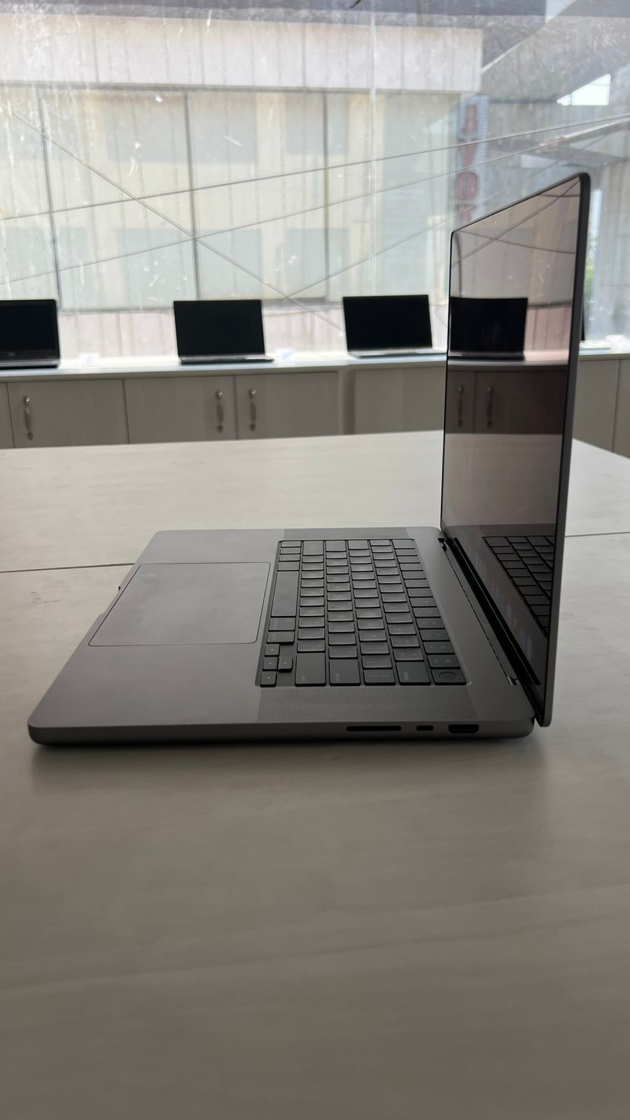 Apple MacBook Pro M1 Max (a2485) - 2021 - M1 Max 10core, 32gb ram