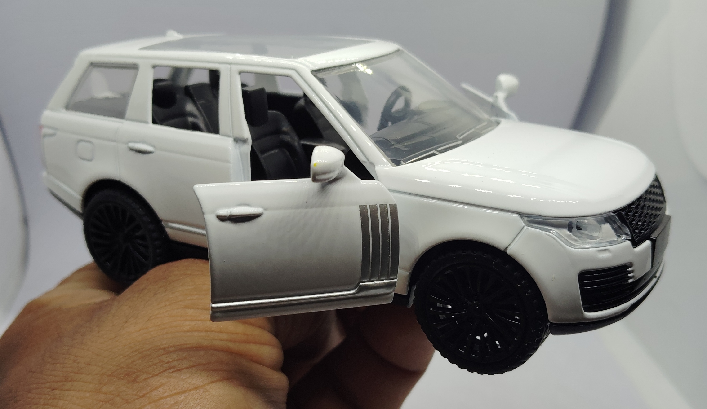 LJX Brand Diecast 1/36 Scale Range Rover Toy Car