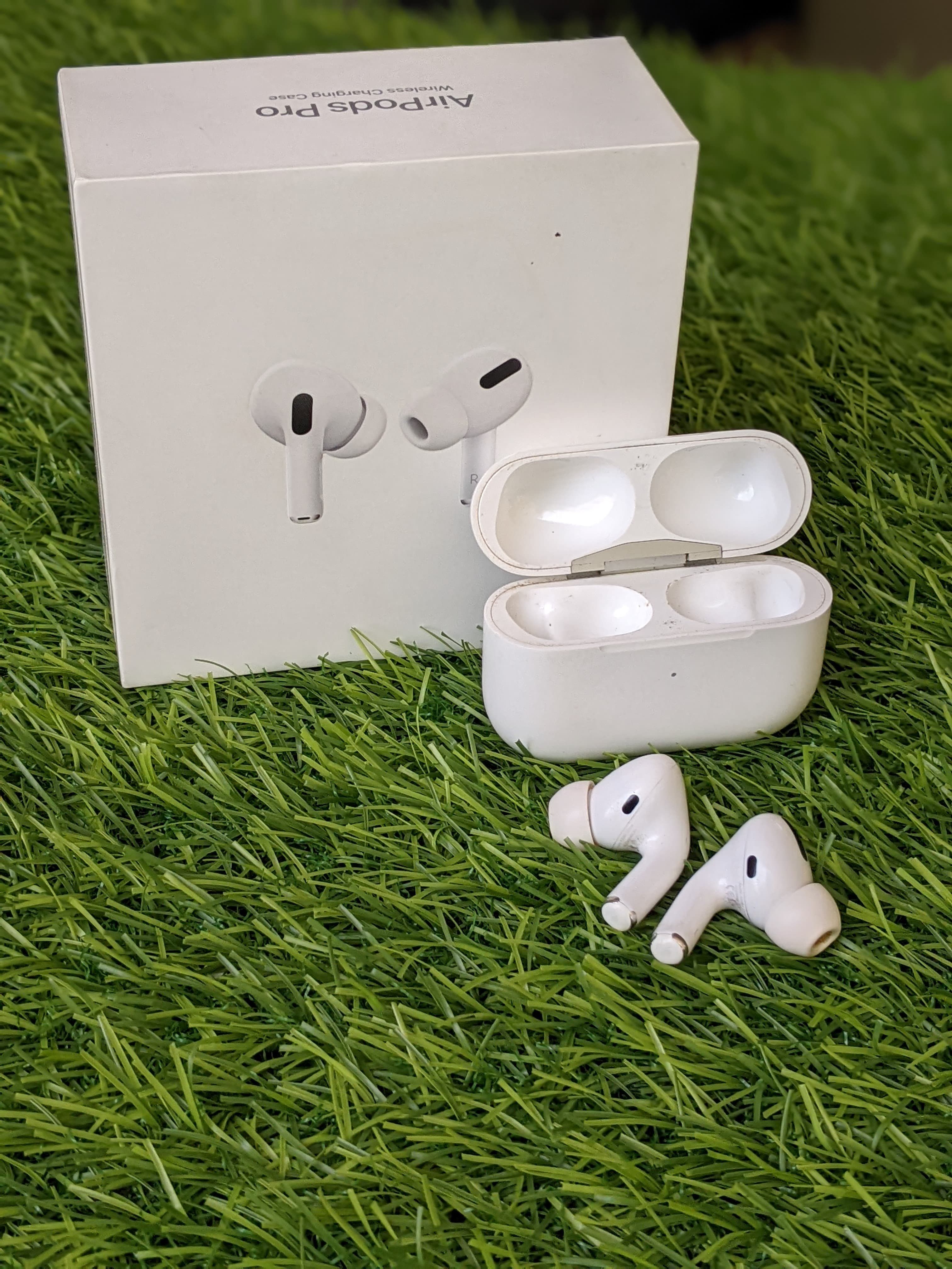 AirPods Pro 1st Gen with Wireless Charging Case - Main Image