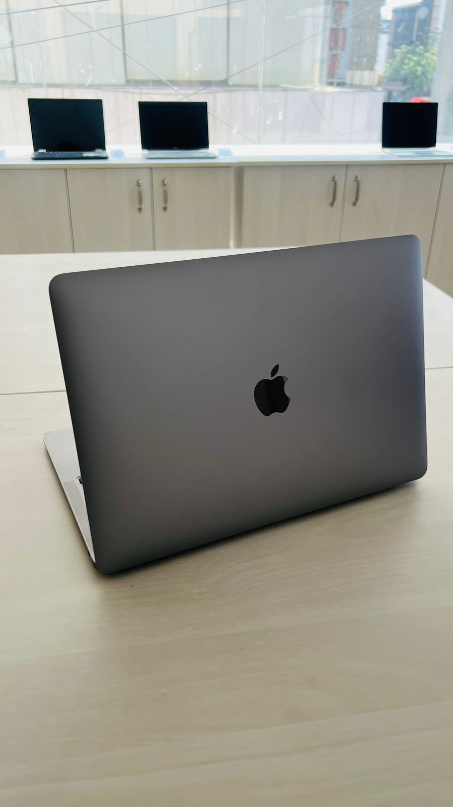 Apple MacBook Air a2337 - 2020 - M1 chip 16gb ram, 256gb ssd Apple MacBook Air a2337 - 2020 - M1 chip 16gb ram, 256gb ssd