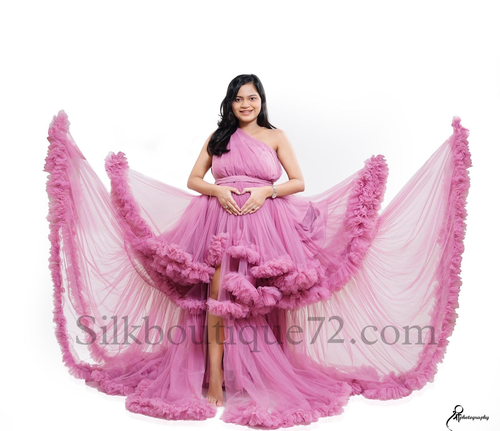 Maternity photoshoot dress on rent