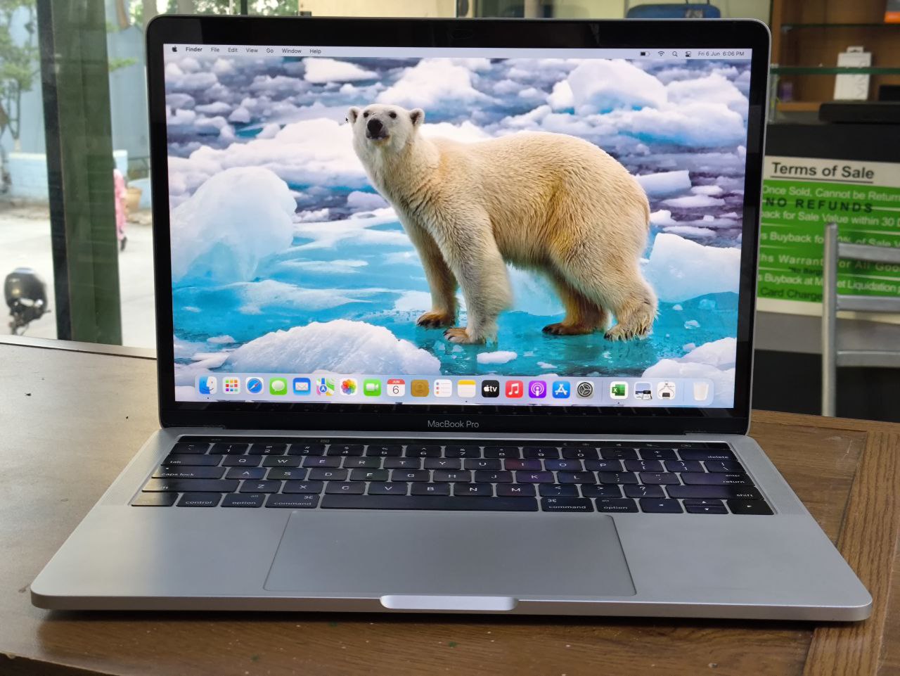 Apple MacBook Pro A1706 (2016) - Core i5, 8GB RAM, 256GB SSD