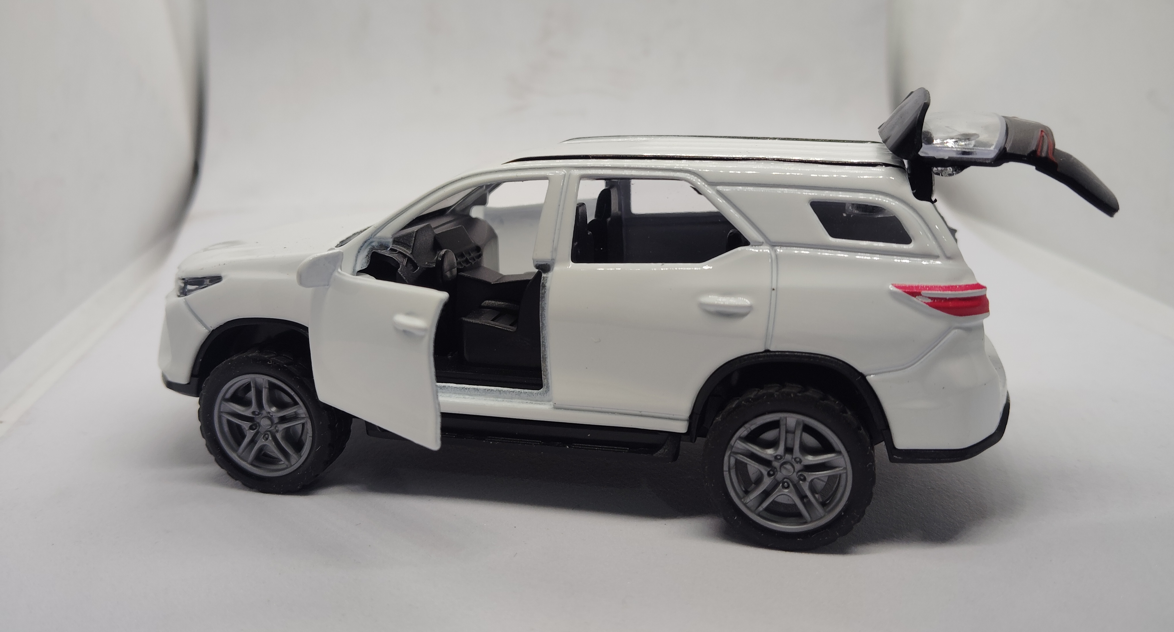 Metal Fortuner Pullback Toy with Light & Sound Features