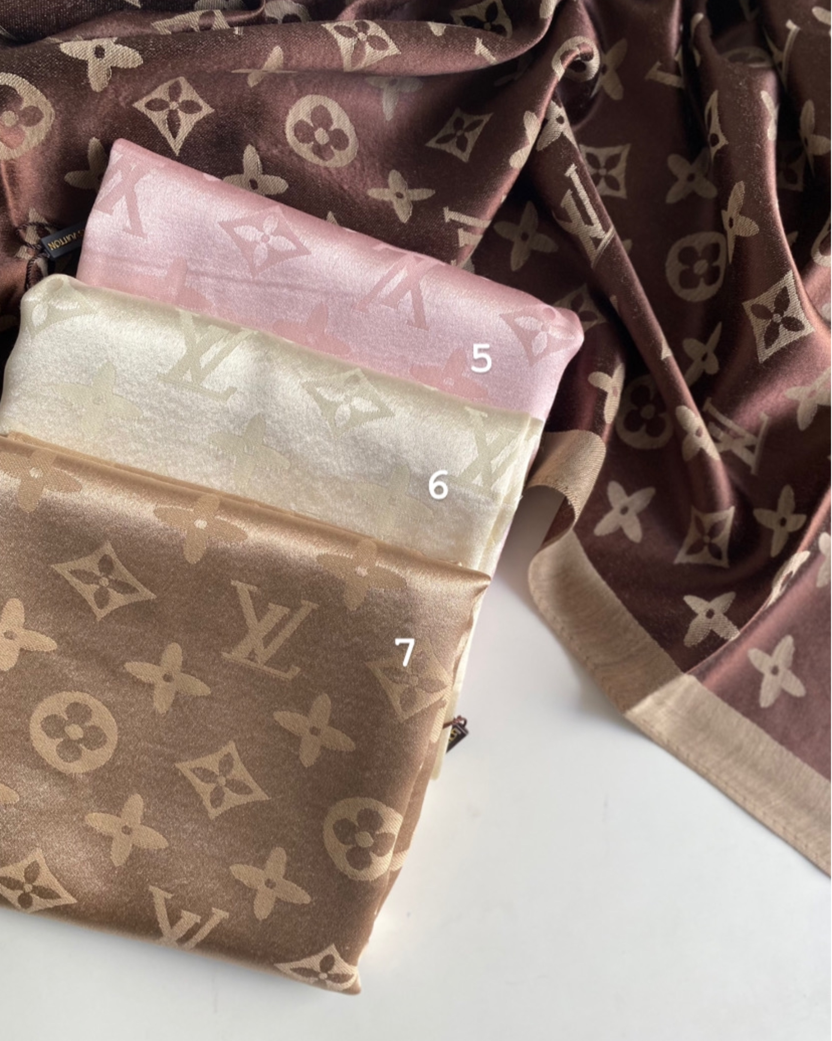 hijab motif lv