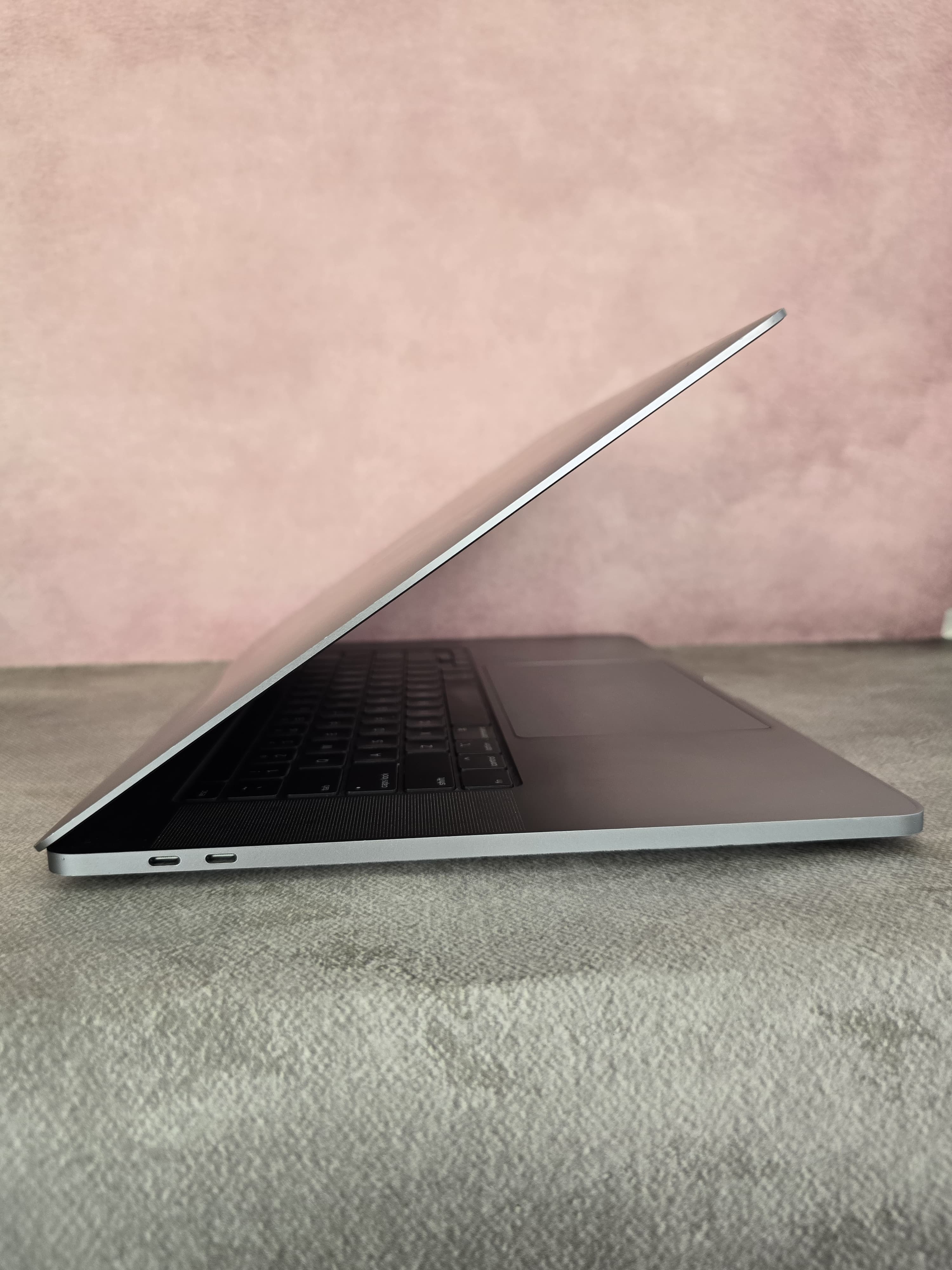 美品 MacBook Pro A2141 2019 i9/16GB/1TB Amazon.com: Apple 2019 MacBook Pro with Intel Core i9, 16.2