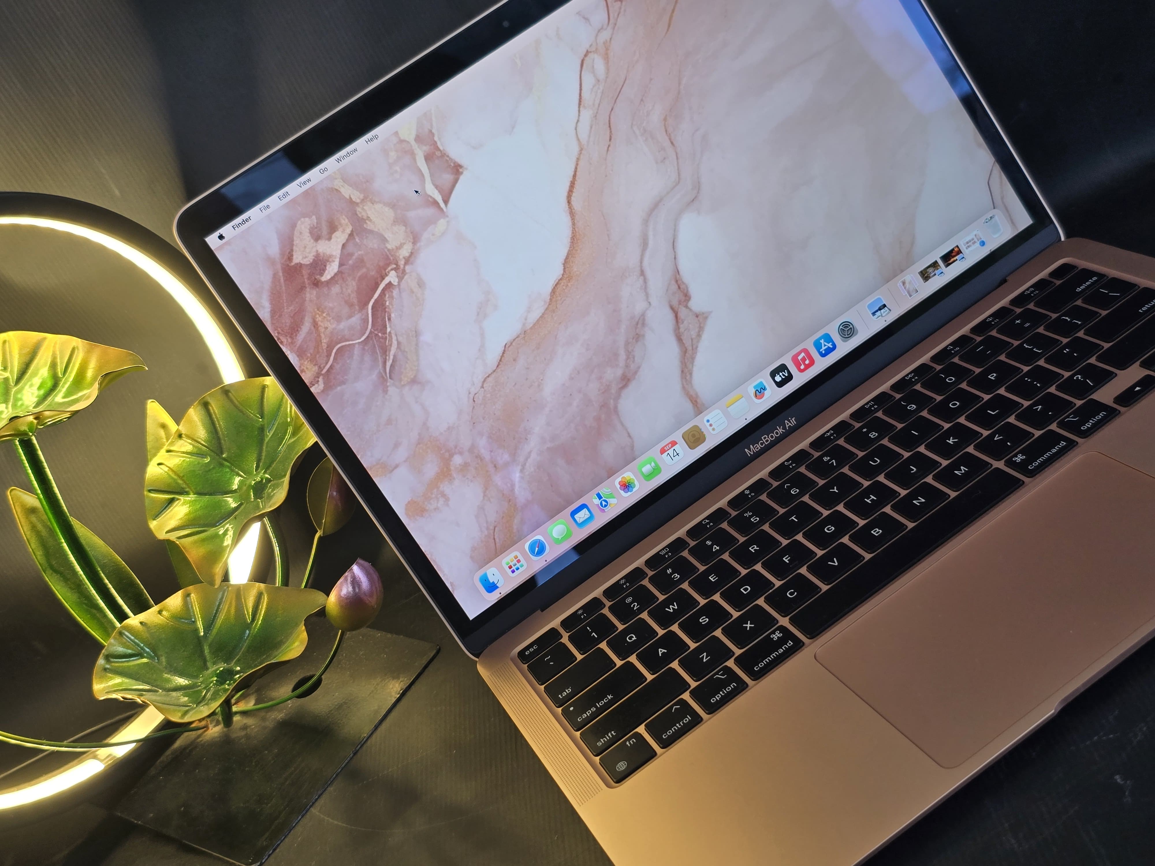 Apple Macbook Air 2020 {A2337} M1 Chip - Like New