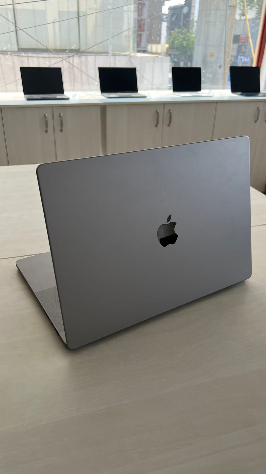 Apple MacBook Pro M1 Max (a2485) - 2021 - M1 Max 10core, 32gb ram