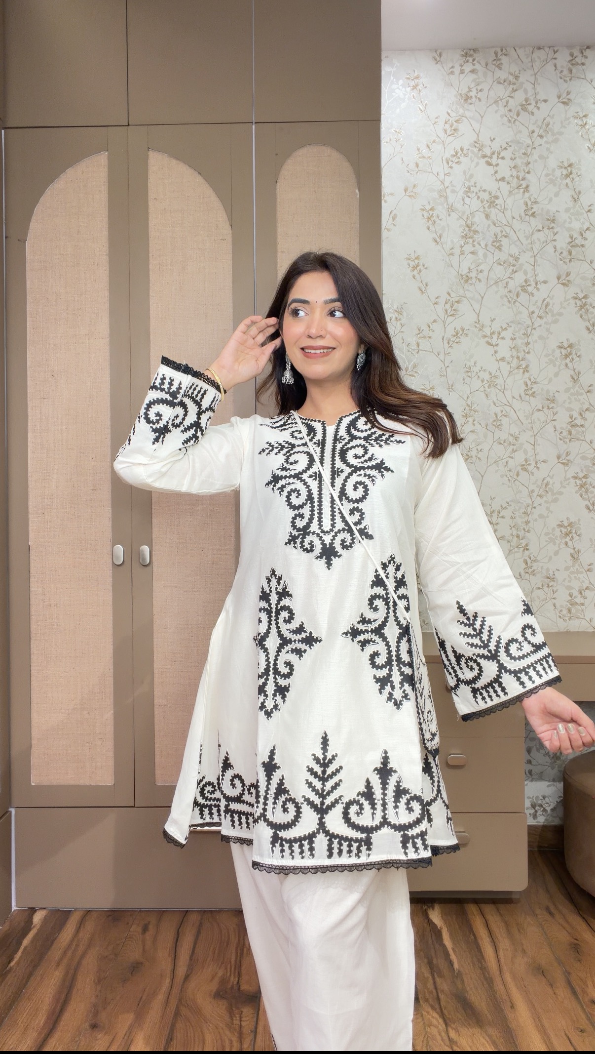 Ivory Noir Farshi Set