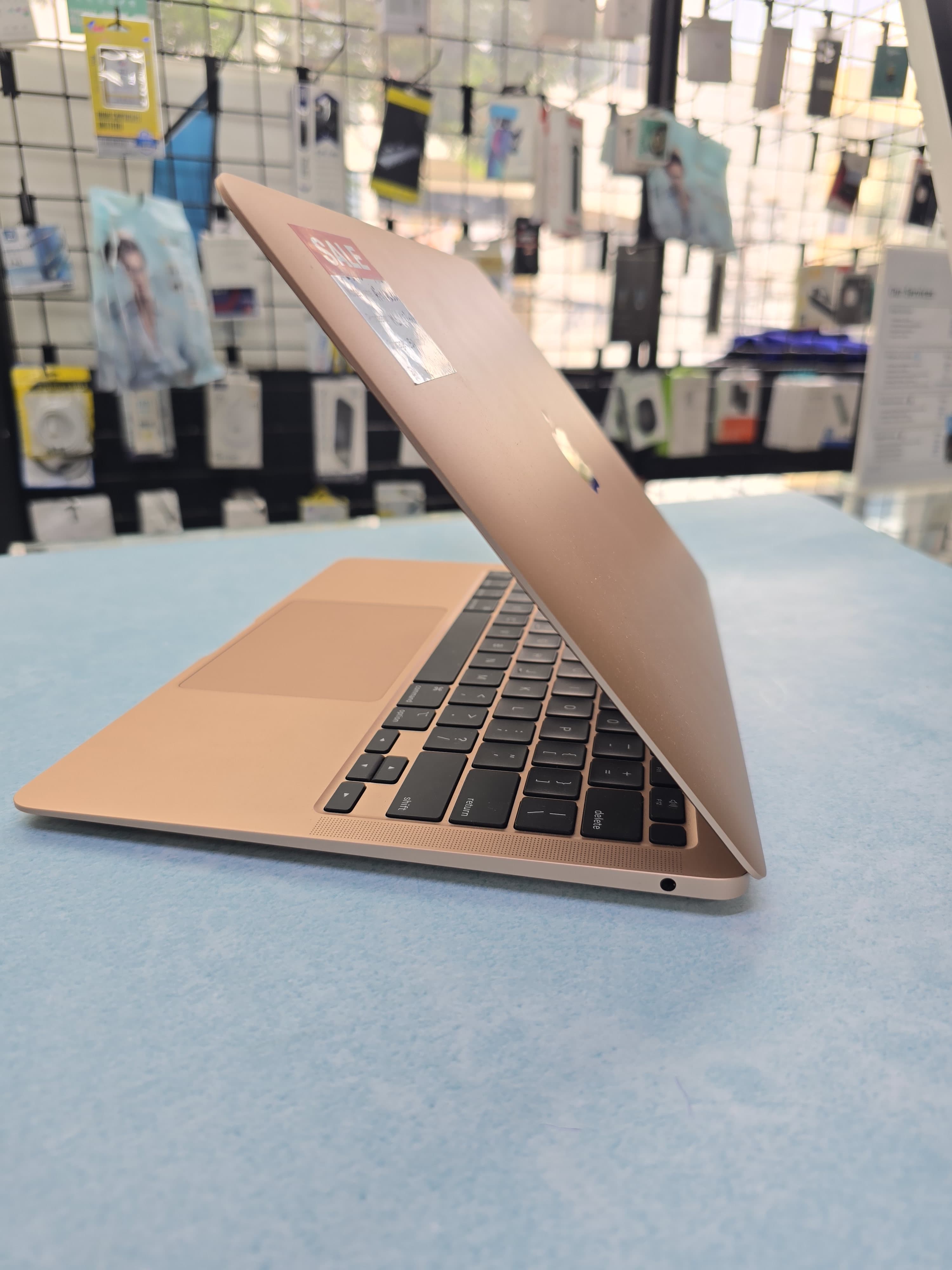 Apple MacBook Air A2337 ゴールド Apple Macbook Air 2020 {A2337} M1 Chip - Like New