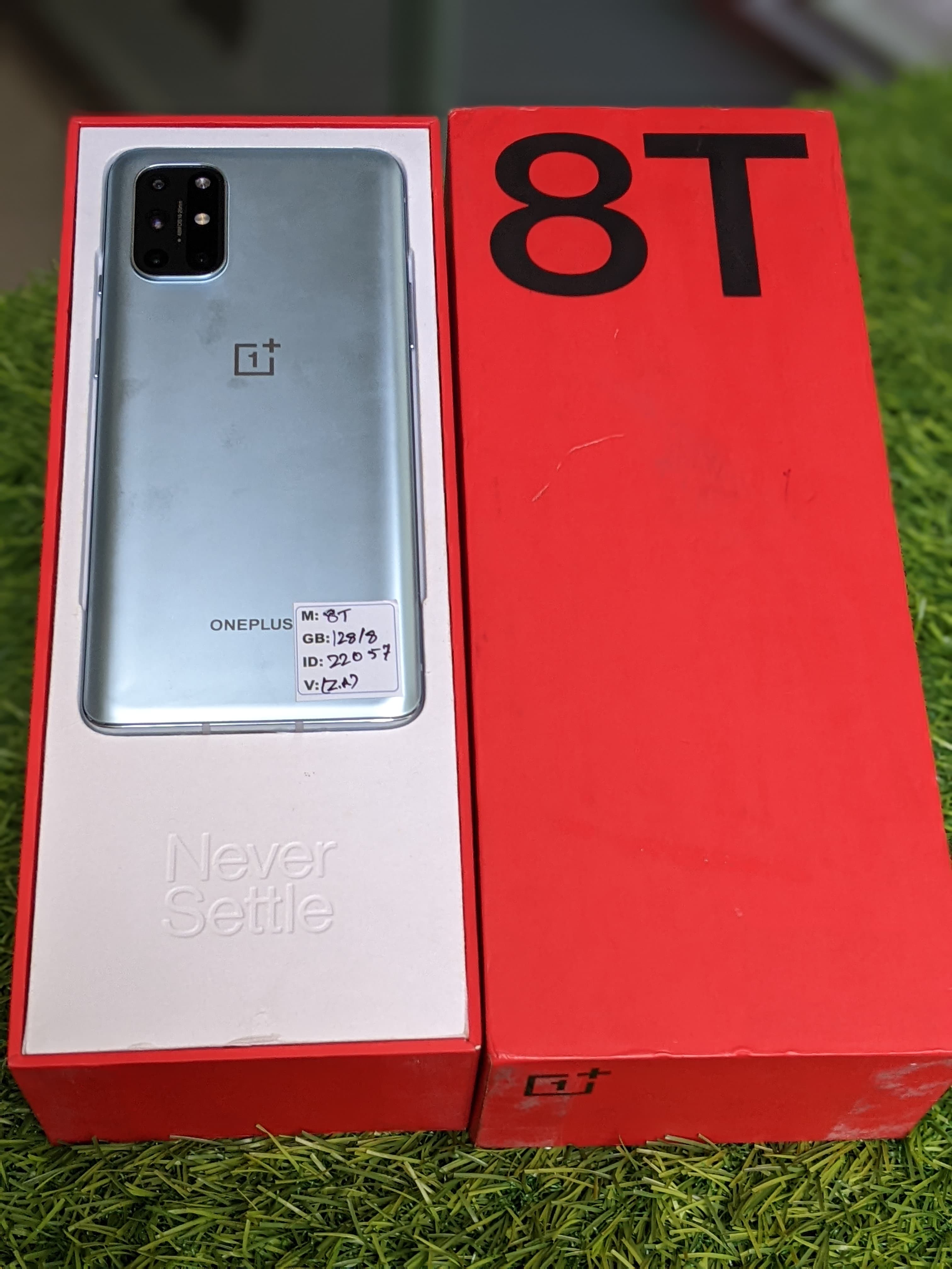 OnePlus 8T シルバー 美品 OnePlus 8T - 256 GB - Lunar Silver (Unlocked) for sale