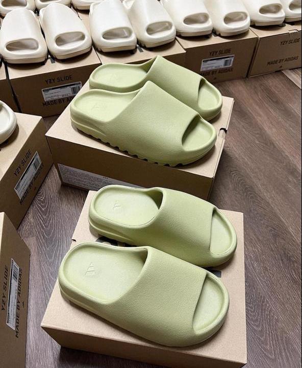 adidas gazelle silver green womens Adidas Yeezy Slides (Onyx/Grey)