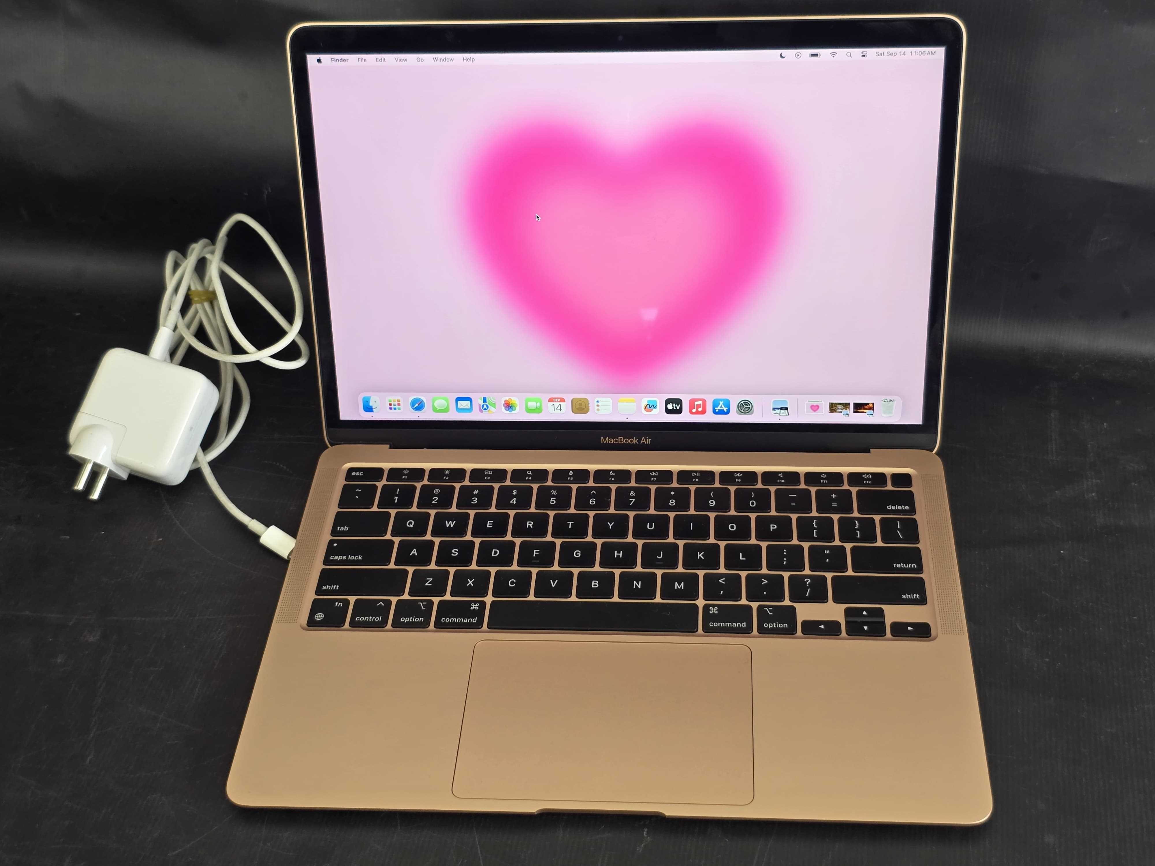 Apple Macbook Air 2020 {A2337} M1 Chip - Like New