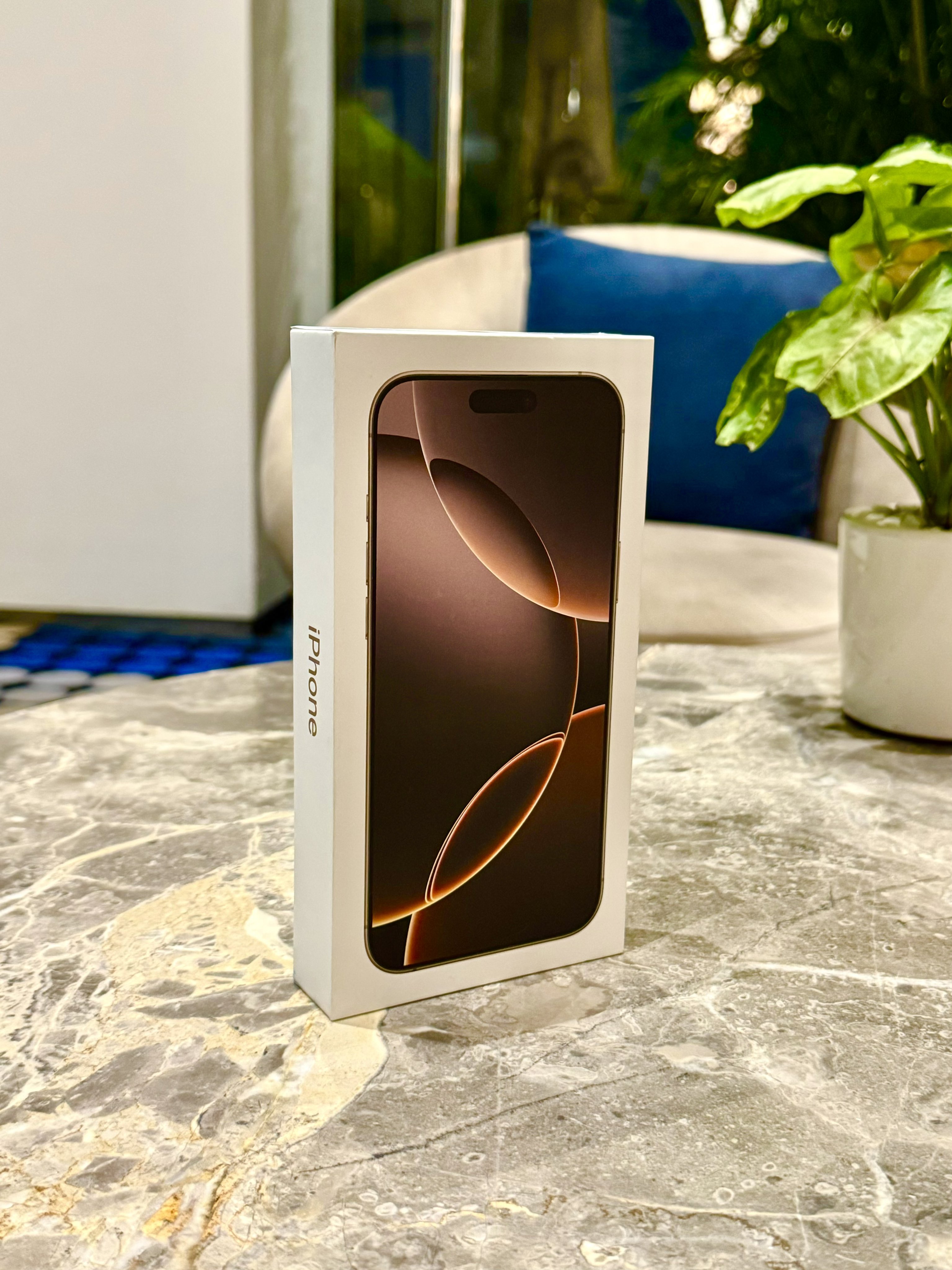 iPhone 16 pro デザートチタニウム 箱（Apple iPhone16 pro max