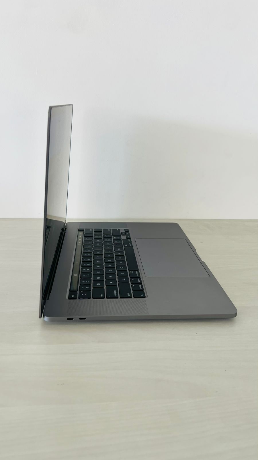 Apple MacBook Pro a2141 - 2019 - i9 32gb ram, 1tb ssd with 9.5gb