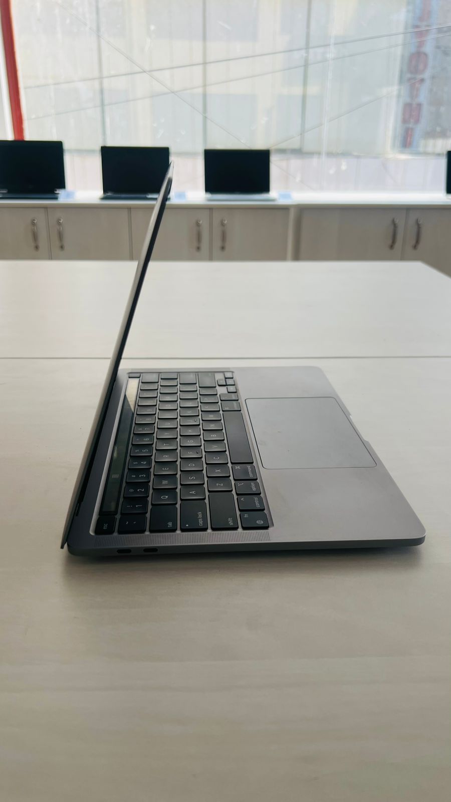 Apple MacBook Pro a2338 - 2022 - M2 chip 8gb ram, 256gb ssd