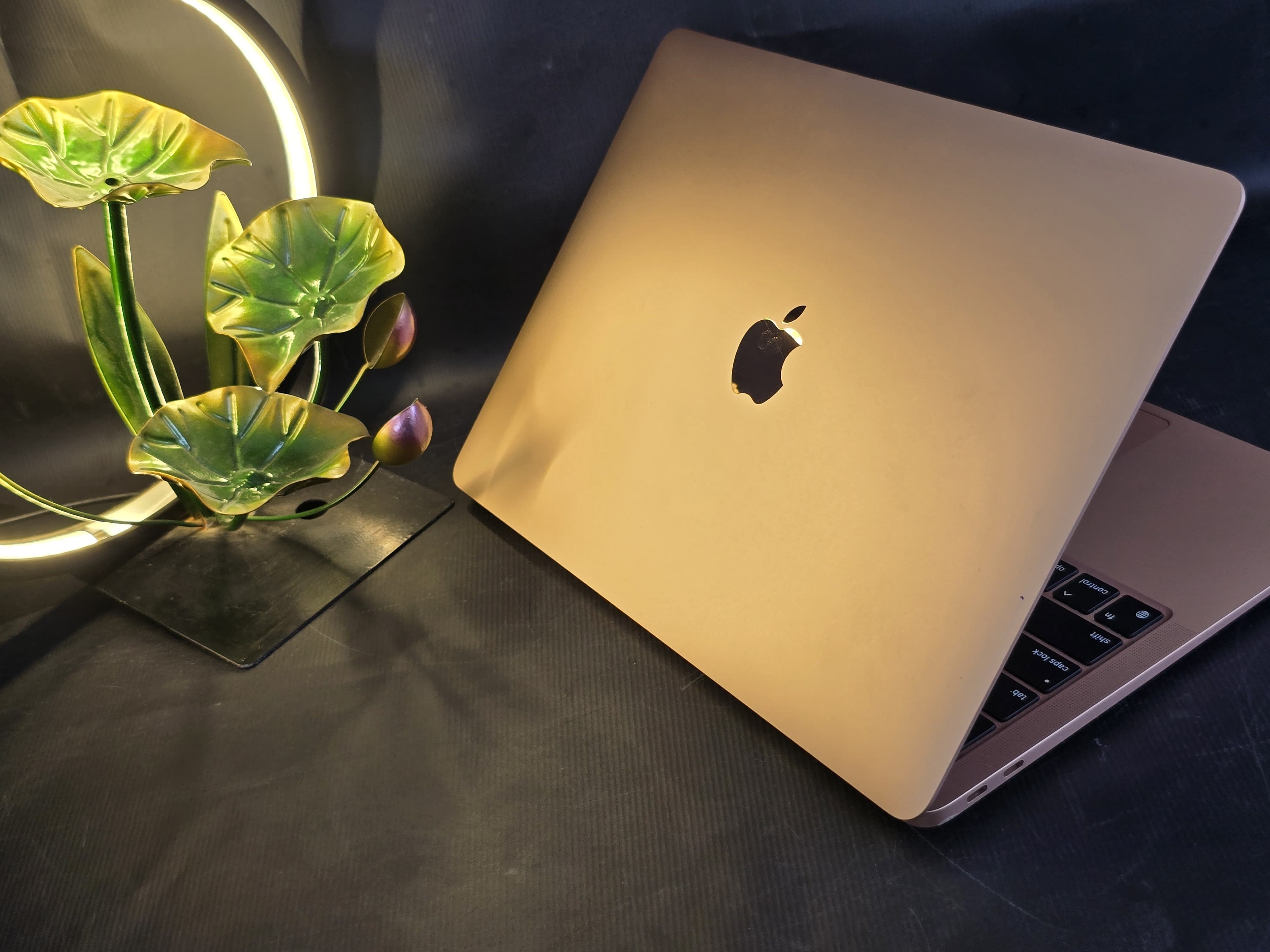 Apple Macbook Air 2020 {A2337} M1 Chip - Like New