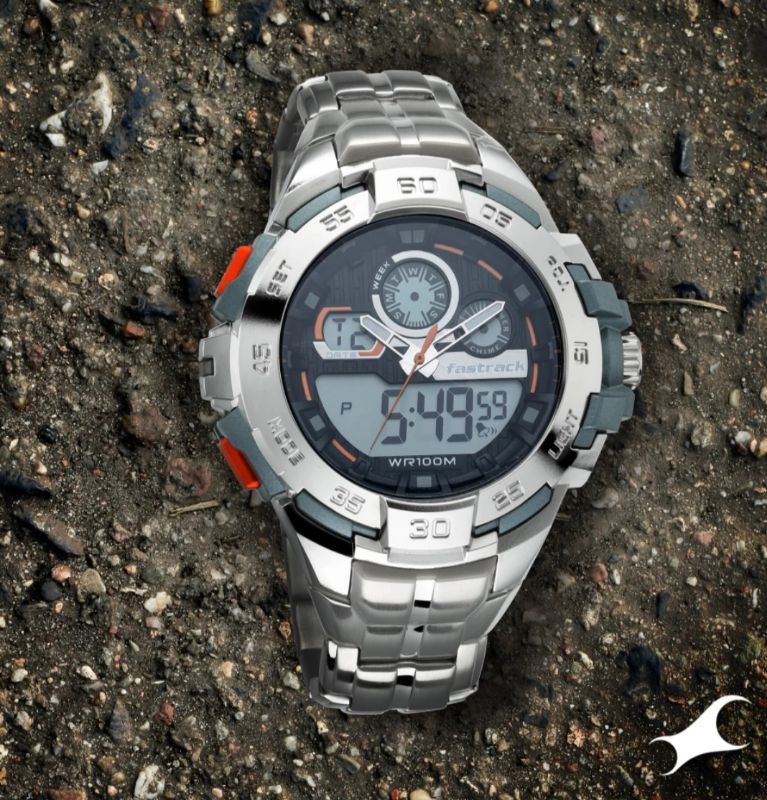 Buy Titan 2581WM01 Anolog watch for women primum model online from - Main Image