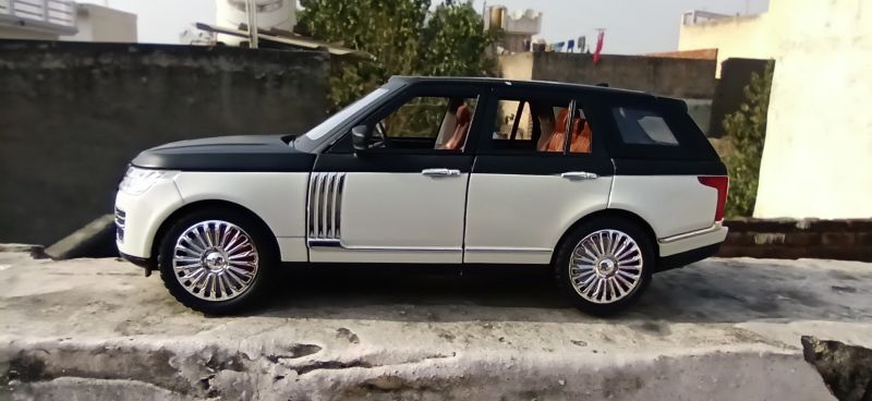 Range Rover Toy car scale Model: Perfect Addition to Your Collection