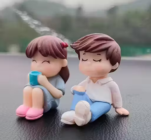 Cute Couple Showpiece Miniature Figurine Romantic Gifts Wedding Decor Cake Decor Showpiece (1 Boy & 1 Girl) (Small)