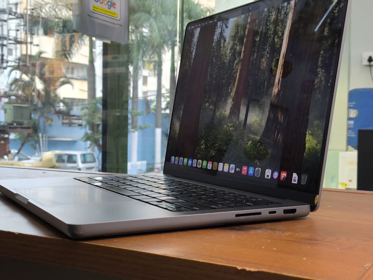 ほぼ未使用 MacBook Pro M1 PRO 16GB 512GB 1010 Apple MacBook Pro M1 Pro Chip with 10 Core CPU and 16 Core GPU Mac