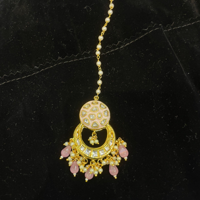 A kundan maang tikka with pink beads, hair accessory 