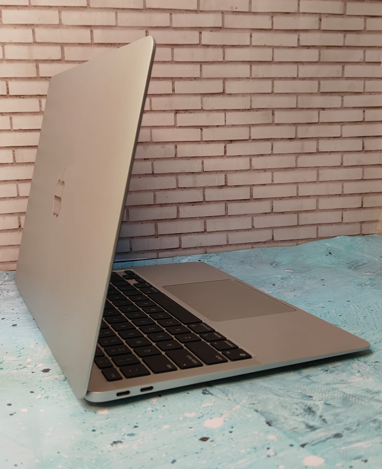 Apple 2020 Macbook Air M1 A2337 | Pre-Owned 13.3 Inch