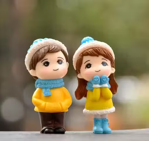 Winter Couple Doll Doll Decoration Cute Boy Girl Showpiece Miniature Figurine Romantic Gifts Wedding Decor Cake Decor Showpiece (1 Boy & 1 Girl) (Small)