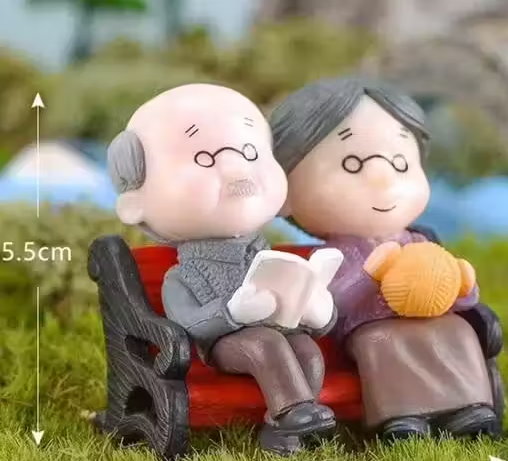 King Crafts Old Couple Miniature Showpiece