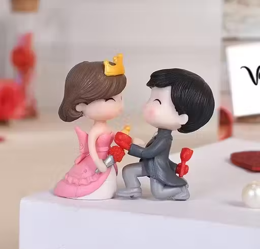 Romantic Love Proposal Couple Miniature  Perfect Gift . Cute Resin Couple Statue for Valentine's Day,  Grey & Pink, 3 cm Showpiece