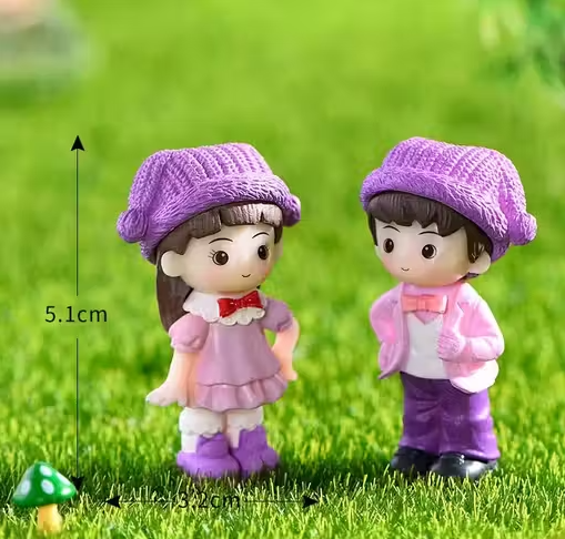 Cute Purple Clown Hat Couple Romantic Showpiece Miniature Figurine Romantic Gifts Wedding Decor Cake Decor Showpiece (1 Boy & 1 Girl) (Small) ( Purple color )