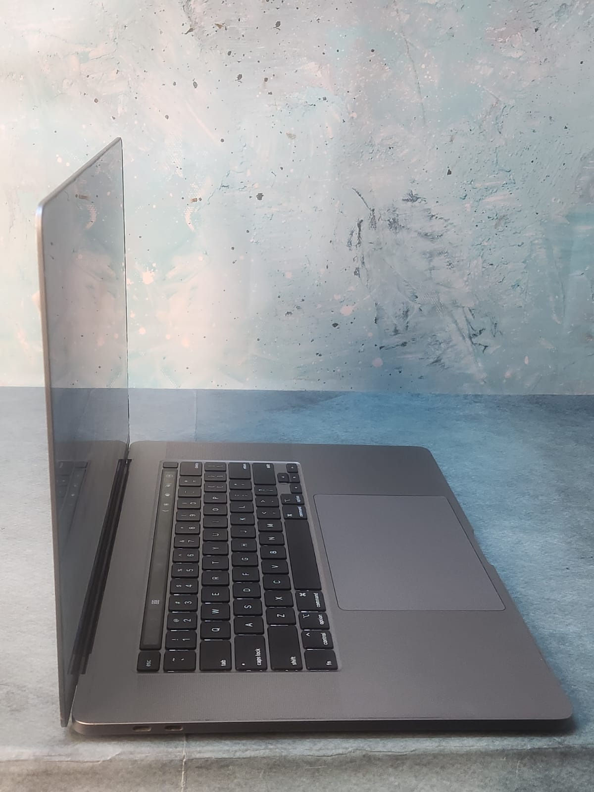 Apple 2019 Macbook Pro A2141 | 16GB 512GB | CORE I7